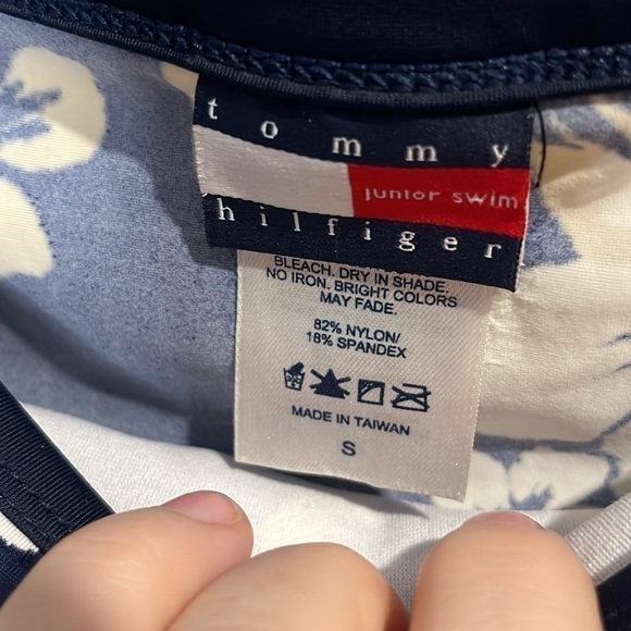 Tommy Hilfiger, small Junior swimwear Hawaiian pattern bottoms - Picture 3 of 3